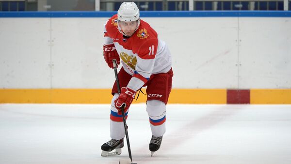 Russian President Vladimir Putin participates in a training of the Night Hockey League at the Galaktika center in Krasnaya Polyana - Sputnik International