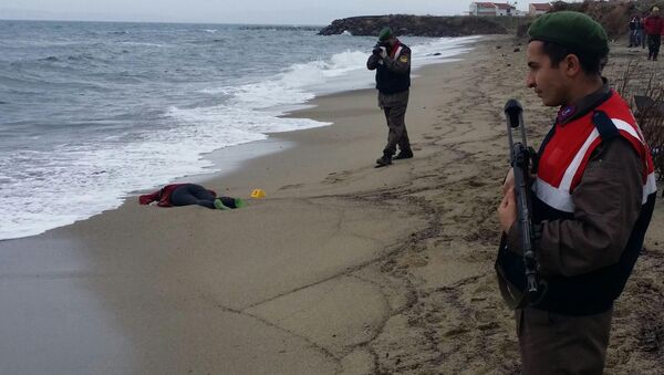 Migrant washed up on Turkey shore - Sputnik International
