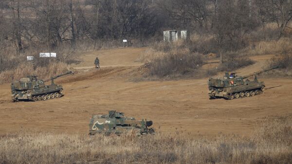 South Korean mobile artillery vehicles are seen at a training field near the demilitarized zone separating the two Koreas in Paju, South Korea, January 7, 2016 - Sputnik International