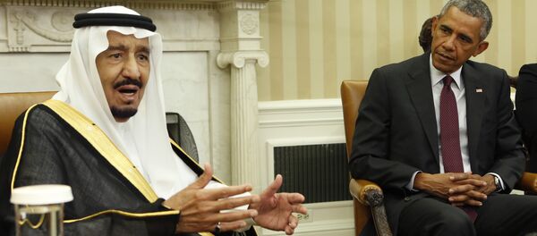 Saudi King Salman talks to the media during a meeting with US President Barack Obama in the Oval Office of the White House in Washington on September 4, 2015 - Sputnik International