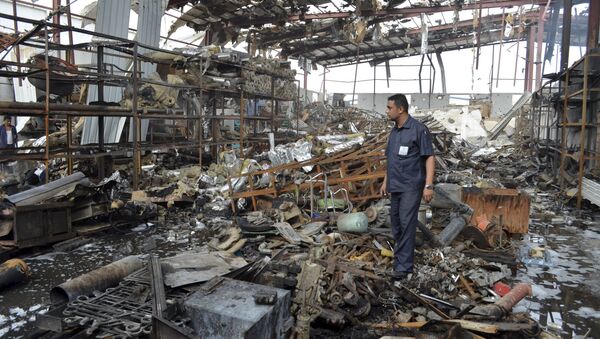 A worker stands at a beverages factory after it was hit by a Saudi-led air strike in Yemen's Red Sea port city of Houdieda January 6, 2016. - Sputnik International