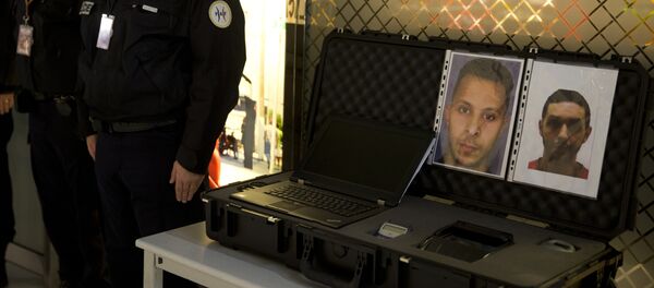 Police officers stand next to the wanted notice of terrorist Salah Abdeslam (L) and Mohamed Abrini on December 3, 2015 at the Roissy-Charles-de-Gaulle airport in Roissy-en-France, outside Paris. - Sputnik International