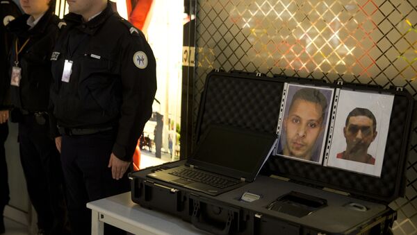 Police officers stand next to the wanted notice of terrorist Salah Abdeslam (L) and Mohamed Abrini on December 3, 2015 at the Roissy-Charles-de-Gaulle airport in Roissy-en-France, outside Paris. - Sputnik International