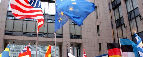 The US and EU flags, top left and right, fly in separate directions at the European Council building in Brussels - Sputnik International