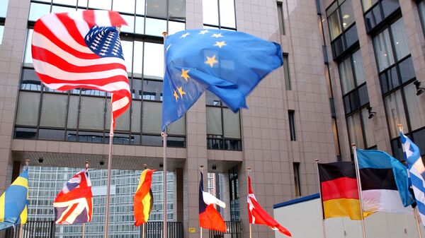 The US and EU flags, top left and right, fly in separate directions at the European Council building in Brussels - Sputnik International