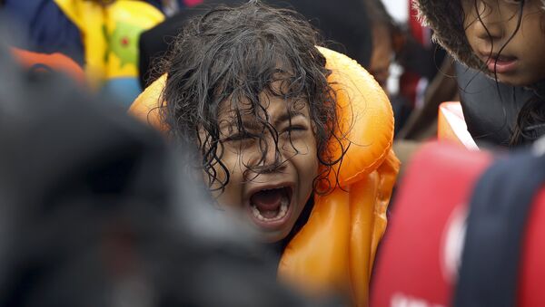 A Syrian refugee child screams inside an overcrowded dinghy after crossing part of the Aegean Sea from Turkey to the Greek island of Lesbos September 23, 2015. - Sputnik International