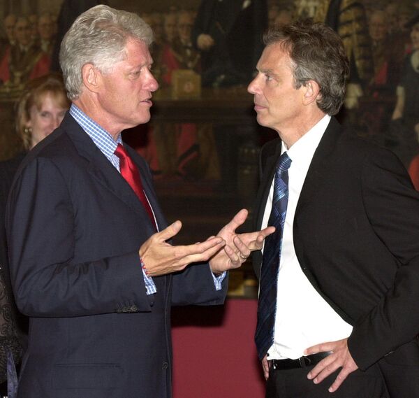 Former US President Bill Clinton speaks with then British Prime Minister Tony Blair at the Guildhall in London, before a Banquet dinner hosted by the Mayor of the City of London, 11 July, 2003. - Sputnik International