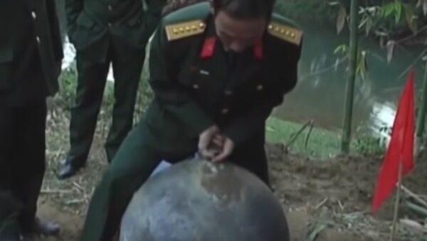 Mysterious metal ‘space balls’ crash down in Vietnam - Sputnik International