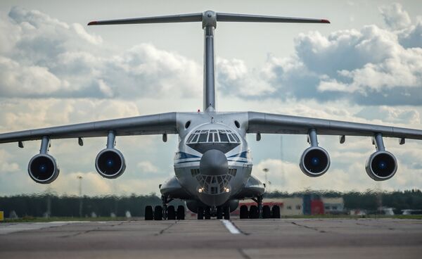 An Il-76 military transport plane in Omsk, Siberia. - Sputnik International
