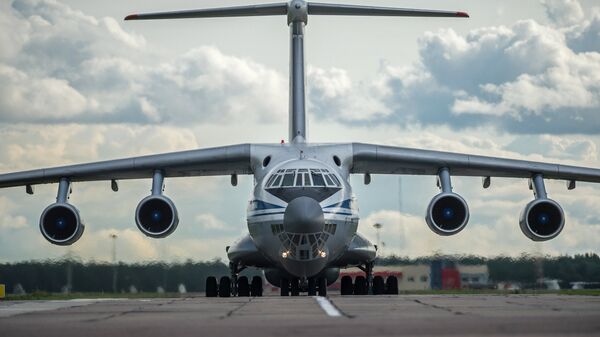An Il-76 military transport plane in Omsk, Siberia. - Sputnik International