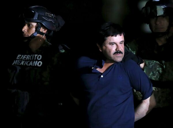 Recaptured drug lord Joaquin El Chapo Guzman is escorted by soldiers during a presentation in Mexico City, January 8, 2016 Recaptured drug lord Joaquin El Chapo Guzman is escorted by soldiers during a presentation in Mexico City, January 8, 2016 - Sputnik International
