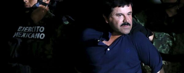Recaptured drug lord Joaquin El Chapo Guzman is escorted by soldiers during a presentation in Mexico City, January 8, 2016 Recaptured drug lord Joaquin El Chapo Guzman is escorted by soldiers during a presentation in Mexico City, January 8, 2016 - Sputnik International