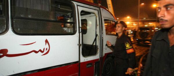 An ambulance is met by Egyptian policemen (file) - Sputnik International