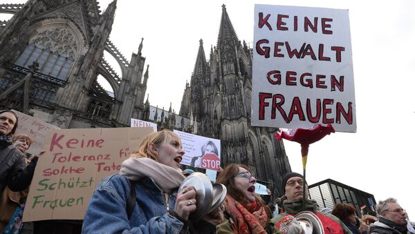 A man holds up a sign reading No violence against women as he takes part in a demonstration in front of the cathedral in Cologne, western Germany, on January 9, 2015 where sexual assaults in a crowd of migrants took place on New Year's Eve - Sputnik International
