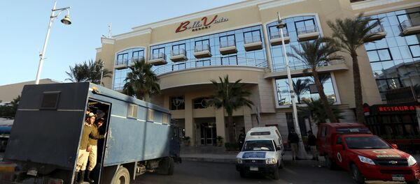 Egyptian security personnel guards the entrance to the Bella Vista Hotel in the Red Sea resort of Hurghada, Egypt, January 9, 2016 Egyptian security personnel guards the entrance to the Bella Vista Hotel in the Red Sea resort of Hurghada, Egypt, January 9, 2016 - Sputnik International