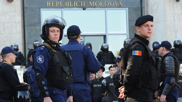 Police officers in downtown Chisinau - Sputnik International