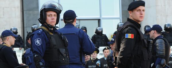 Police officers in downtown Chisinau - Sputnik International