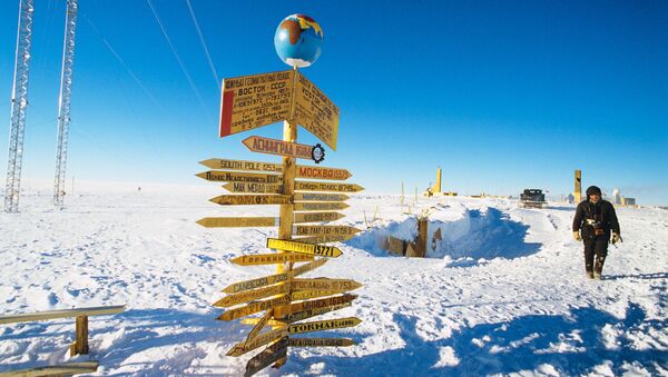 Traffic signs at the Vostok Soviet Antarctic research station in the vicinity of the South Geomagnetic Pole - Sputnik International