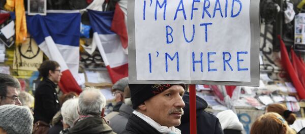 A man holding a placard reading I am afraid but I am here during a gathering on Place de la Republique (Republic square) on January 10, 2016 in Paris, as the city marks a year since 1.6 million people thronged the French capital in a show of unity after attacks on the Charlie Hebdo newspaper and a Jewish supermarket - Sputnik International