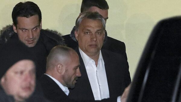 Hungarian Prime Minister Viktor Orban (C) leaves a guest house Zielona Owieczka after a meetig with Jaroslaw Kaczynski, leader of Poland's ruling Law and Justice party (PiS) in Nidzica, Poland January 6, 2016 - Sputnik International