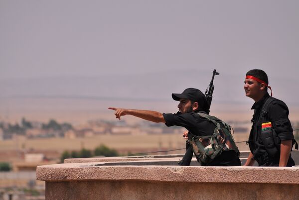 Fighters from the Kurdish People Protection Unit (YPG) monitor the horizon in the northeastern Syrian city of Hasakeh Fighters from the Kurdish People Protection Unit (YPG) monitor the horizon in the northeastern Syrian city of Hasakeh - Sputnik International