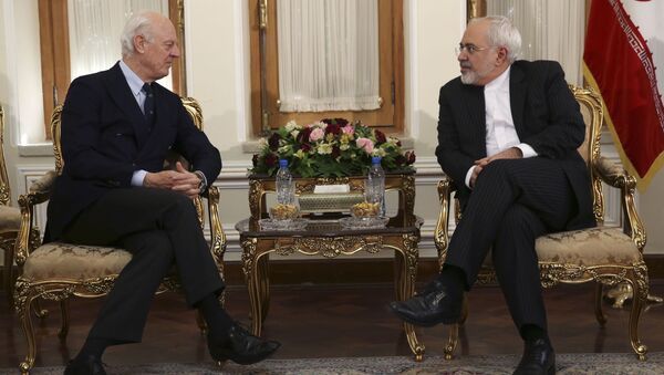 U.N. Special Envoy for Syria, Staffan de Mistura, left, meets with Iranian Foreign Minister Mohammad Javad Zarif, in Tehran, Iran, Sunday, Jan. 10, 2016 - Sputnik International