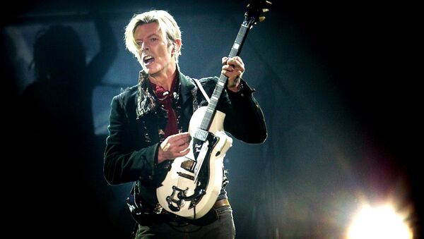 Rock legend David Bowie performs on stage at the Forum in Copenhagen late 07 October 2003 - Sputnik International