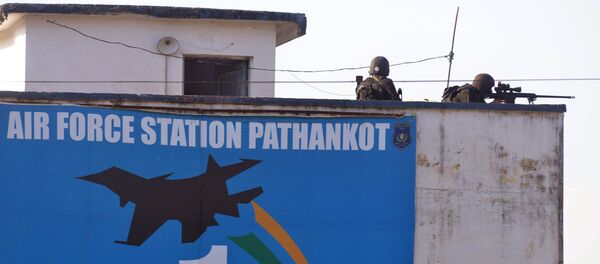 Indian commandos overlook the air force base in Pathankot on January 5, 2016 Indian commandos overlook the air force base in Pathankot on January 5, 2016 - Sputnik International