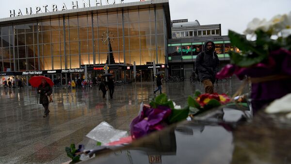 Flowers and letters of protest are laid down on the steps in front of the Cologne main train station in Cologne, western Germany on January 11, 2016 - Sputnik International
