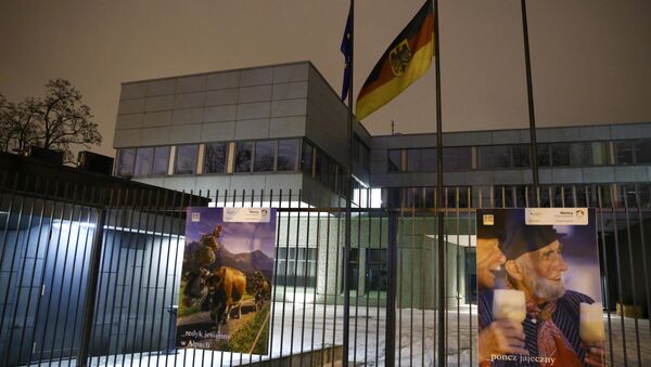 The German embassy building is seen in Warsaw, Poland January 10, 2016. Poland's foreign minister on Sunday summoned the German ambassador to a meeting over what his department called anti-Polish comments by German politicians, the conservative Warsaw government's latest broadside at Berlin - Sputnik International