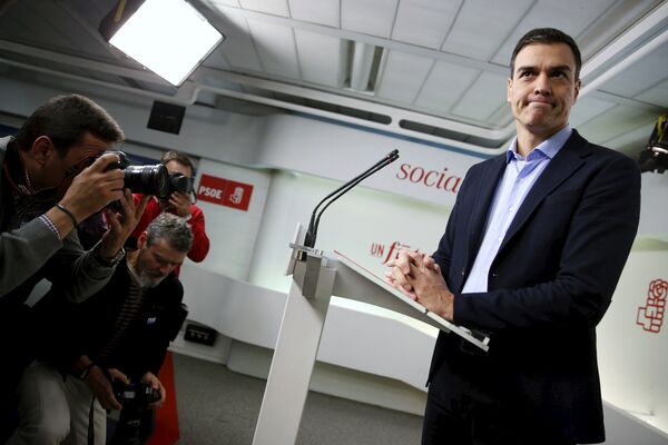 Spain's Socialist Party (PSOE) leader Pedro Sanchez gestures at the start of a news conference after his party's executive committee meeting in Madrid, Spain, January 11, 2016 Spain's Socialist Party (PSOE) leader Pedro Sanchez gestures at the start of a news conference after his party's executive committee meeting in Madrid, Spain, January 11, 2016 - Sputnik International