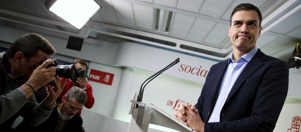 Spain's Socialist Party (PSOE) leader Pedro Sanchez gestures at the start of a news conference after his party's executive committee meeting in Madrid, Spain, January 11, 2016 - Sputnik International