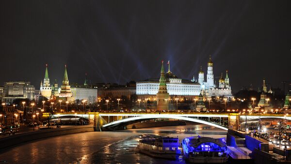 A view of the Moscow Kremlin from Patriarshiy Bridge on New Year's Eve - Sputnik International