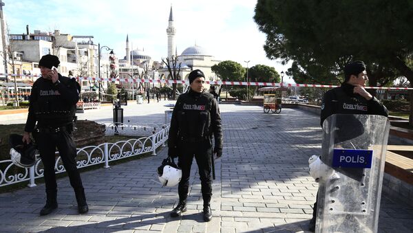 Policemen secure an area at the historic Sultanahmet district, which is popular with tourists, after an explosion in Istanbul, Tuesday, Jan. 12, 2016 - Sputnik International