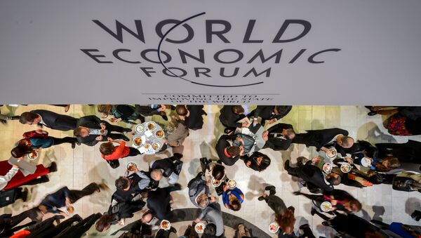 People share a lunch during the World Economic Forum (WEF) annual meeting on January 24, 2015 in Davos - Sputnik International