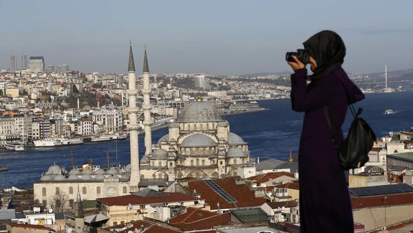 A woman takes photographs in front of the New Mosque by the Bosphorus strait in Istanbul, Turkey January 12, 2016 - Sputnik International
