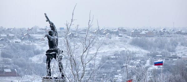 A monument to Red Army soldiers killed in action against Nazi Germany troops during World War II during the counteroffensive in 1941, at left, and Red and Russian national flags, right, are seen over houses covered with frost in the village of Peremilovo in Moscow region, Russia A monument to Red Army soldiers killed in action against Nazi Germany troops during World War II during the counteroffensive in 1941, at left, and Red and Russian national flags, right, are seen over houses covered with frost in the village of Peremilovo in Moscow region, Russia - Sputnik International