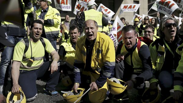 Miners of a gold mine in northern Greece hit their helmets on the ground during a protest outside the Ministry of Development in favour of an investment of Canadian Eldorado Gold corporation in Athens, Greece in this April 16, 2015 file photo - Sputnik International