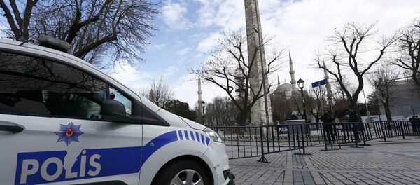Police secure the area around the Obelisk of Theodosius at Sultanahmet square in Istanbul, Turkey January 13, 2016 - Sputnik International