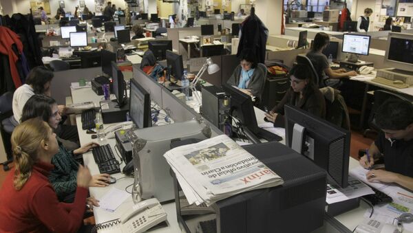 People work at the newsroom of the Argentina's newspaper Clarin in Buenos Aires - Sputnik International