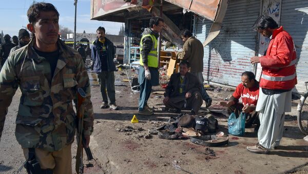Pakistani police officers and rescue workers gather at the site of suicide bombing targeting a polio vaccination center in Quetta, Pakistan, on Wednesday, Jan. 13, 2016. - Sputnik International