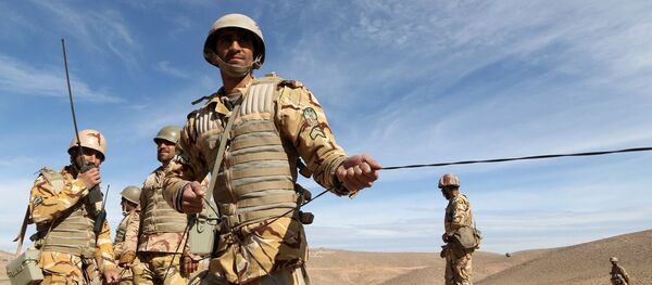 Iranian soldiers participate in military manoeuvres Iranian soldiers participate in military manoeuvres - Sputnik International