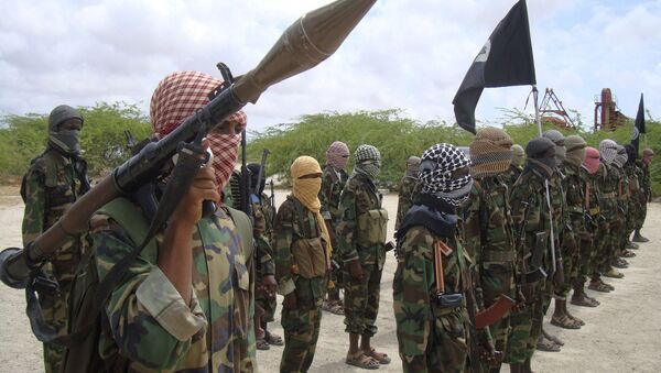 Al-Shabaab fighters display weapons as they conduct military exercises in northern Mogadishu, Somalia. - Sputnik International