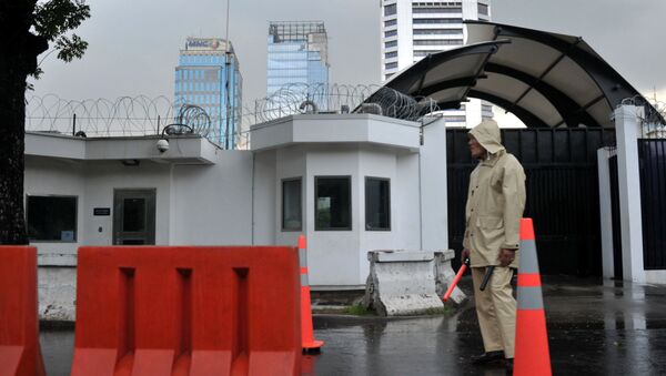 US embassy security personel stand guard in Jakarta - Sputnik International