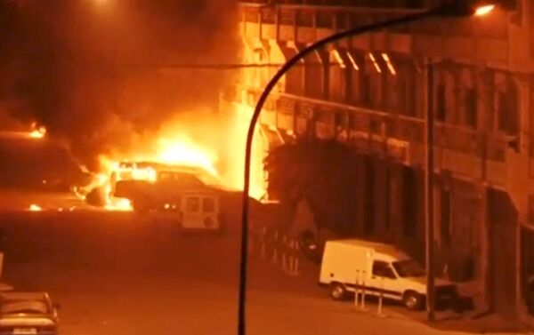 View shows vehicles on fire outside Splendid Hotel in Ouagadougou - Sputnik International