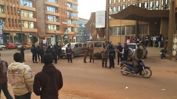 Security forces gather near the Hotel that was attacked by suspected militants in Ouagadougou, Burkina Faso, Saturday, Jan. 16, 2016 - Sputnik International