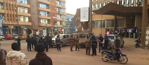 Security forces gather near the Hotel that was attacked by suspected militants in Ouagadougou, Burkina Faso, Saturday, Jan. 16, 2016 - Sputnik International