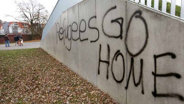 The lettering Refugees GO HOME is sprayed onto a wall in Sigmaringen, southern Germany - Sputnik International