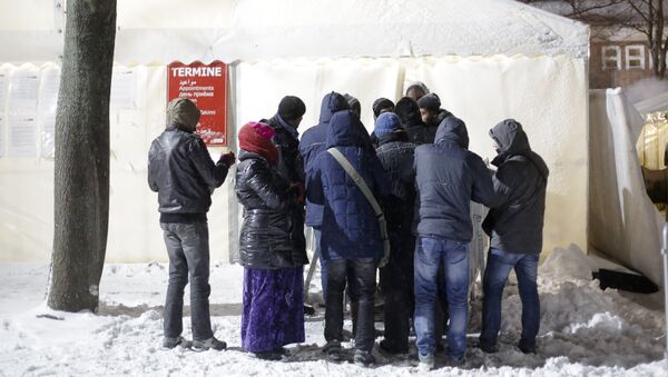 Migrants line up for an appointment in front of a waiting tent on a cold and snowy early morning, at the central registration center for refugees and asylum seekers LaGeSo (Landesamt fuer Gesundheit und Soziales - State Office for Health and Social Affairs) in Berlin - Sputnik International