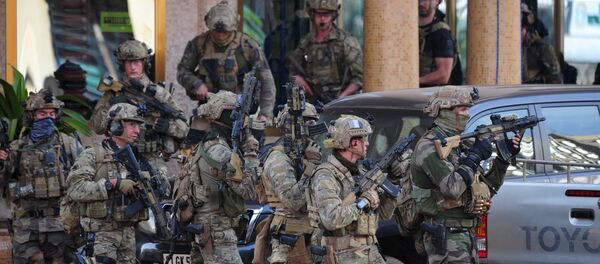 French soldiers arrive at the site of the attack in Ouagadougou, Burkina Faso, January 16, 2016. French soldiers arrive at the site of the attack in Ouagadougou, Burkina Faso, January 16, 2016. - Sputnik International